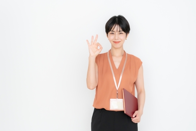 微笑んでいる女性の画像