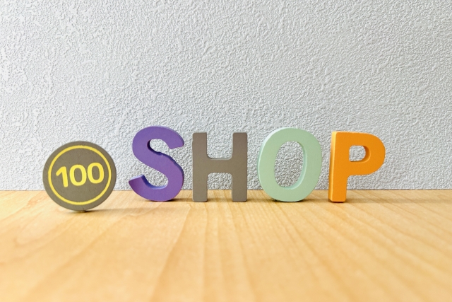 100shopと書かれたブロックの画像